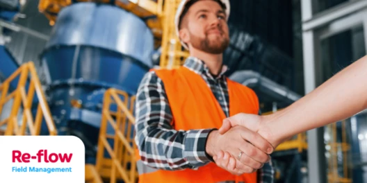How can using field management software increase customer confidence?